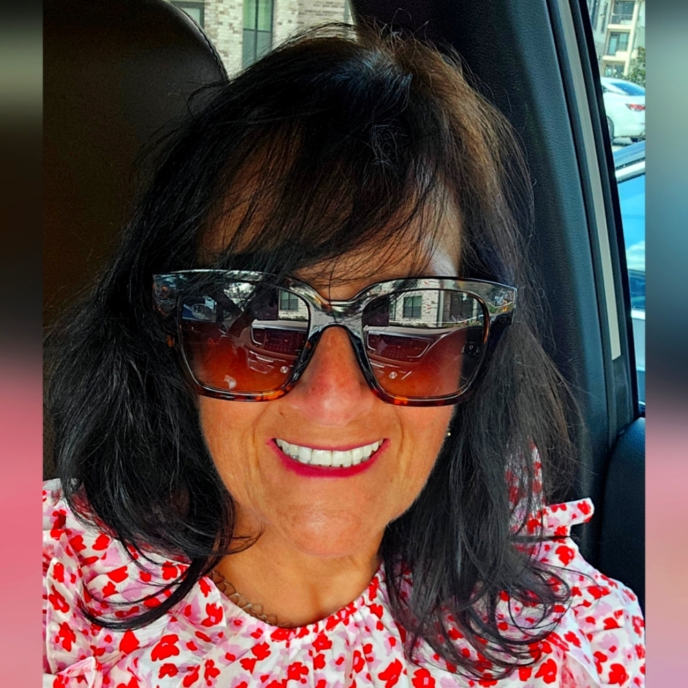 Meet your Posher, Andrea